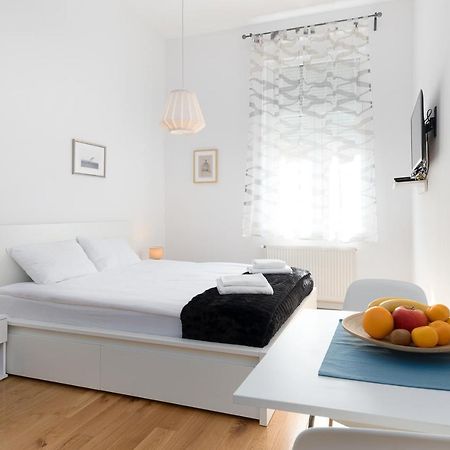 Modern Studio Near Park Zrinjevac And Main Square 萨格勒布 外观 照片